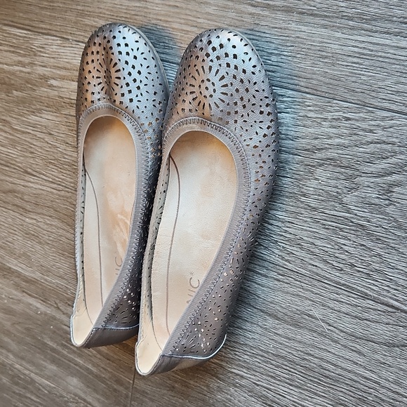 Vionic Robyn Metallic Flats 7 - Picture 3 of 5